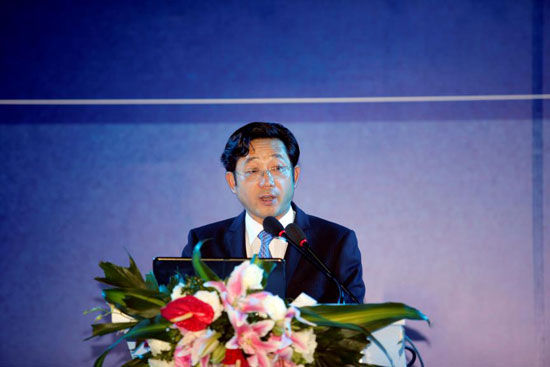 图6，EMBA 21期学员、江苏悦达集团公司总裁邵勇同学代表老学员发言