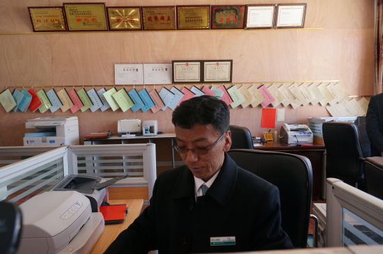 农行西藏分行浪卡子县支行打隆镇营业所所长占堆。