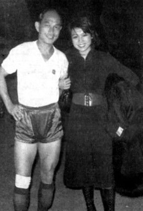 (注)小编找不到霍英东儿时照片，只能找年轻的时候代替