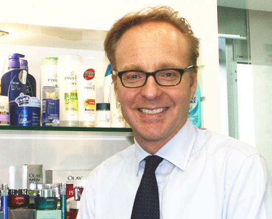 　　尽管中国当前经济增速放缓，但是施文圣认为，正在崛起的中产阶级会为日化市场带来新机遇。宝洁的产品定位符合这一群体的消费需求，所以他对未来非常乐观。