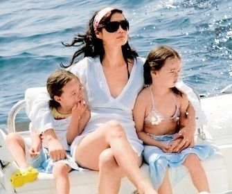 邓文迪与她和默多克的两个孩子