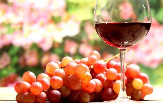炎炎夏季，葡萄酒是清凉消暑的一个好选择。