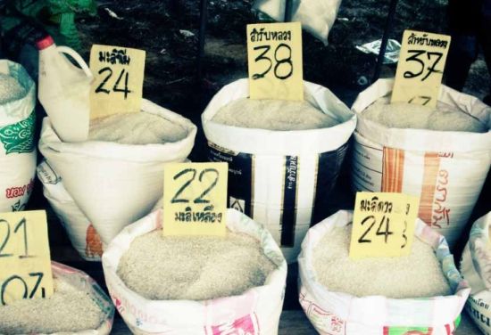 　　样本城市的居民平均需要工作28分钟才能挣得足够的金钱购买一个麦当劳的“巨无霸”汉堡，比2009年提高了9分钟。然而北京的居民需要工作34分钟才能购得一个汉堡，上海则为29分钟，均比平均水平要更费劲。