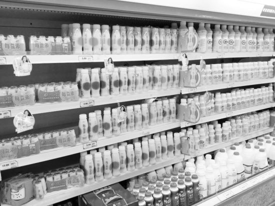 超市内乳酸菌品种非常多（图片来源：半岛晨报）