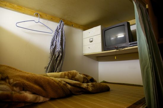 这六平米的空间内几乎每一寸都得到了充分的利用。