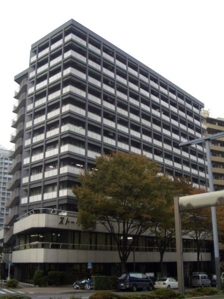 室内面积65平方米，阳台面积约9.6平方米，标价3200万日元。