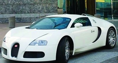 这就是2300万买来的布加迪威龙。张毕荣摄