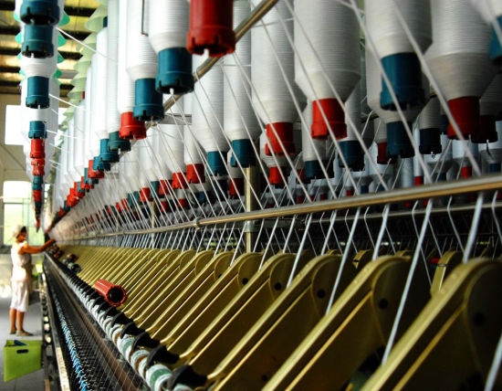 股价的大幅上涨是由公司业绩的显著增长所驱动，这在整体纺织行业不景气的情况下显得难能可贵。