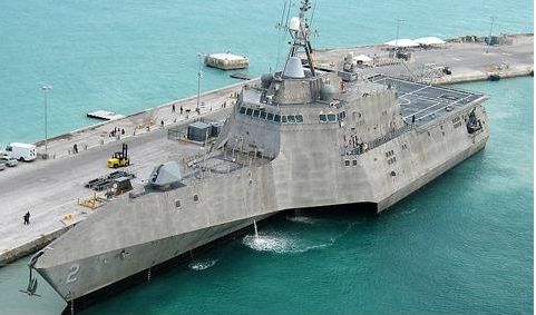 　　美国海军已在地中海部署了四艘导弹驱逐舰，每艘都装载了56枚巡航导弹，随时可对叙利亚本土展开空袭。