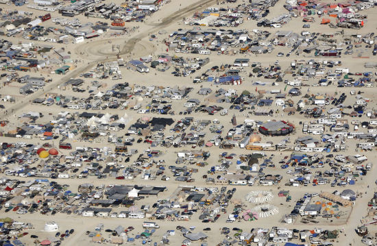 　　在七天共同的沙漠生活中，一些公司突然拿到投资、创业者找到合适的合伙人、有人找到了喜欢的工作。（Reuters/Jim Urquhart）