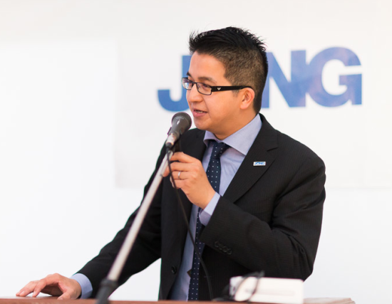 33岁的SteveLeung无疑是历届当选主席中年纪最轻的一位。