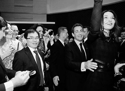 时任总统顾问的孙文雄陪同萨科齐出席上海世博会。