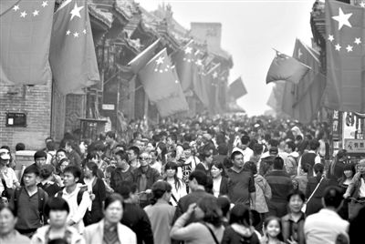 10月6日，山西省平遥古城游客爆满。图/CFP