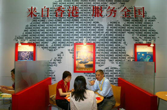 　　香港作为国际金融中心最大的优势，是成熟和与国际接轨的法律，专业而高效的会计服务等等“软件”，上海自贸区难以在短期内“复制”。(路透社图片)