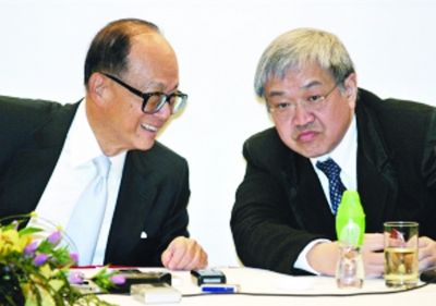 李嘉诚(左)和霍建宁(右)(资料图)