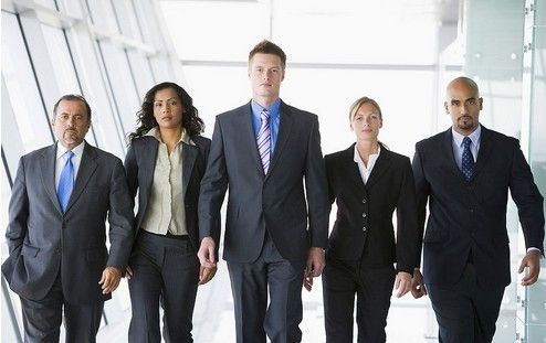 　　我们每个人都希望安定，都有一个comfort zone，我们不希望每天到办公室的时候面临的挑战和不安，不希望别人侵犯自己的“安全区”。