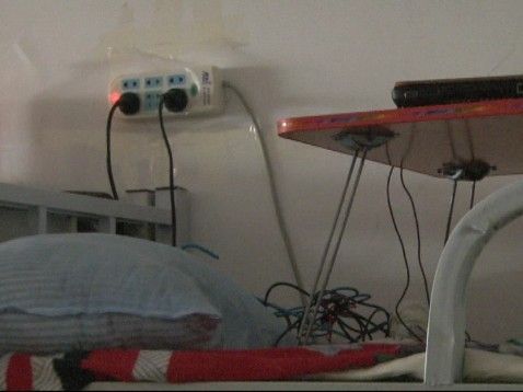 群租房里乱搭的电线