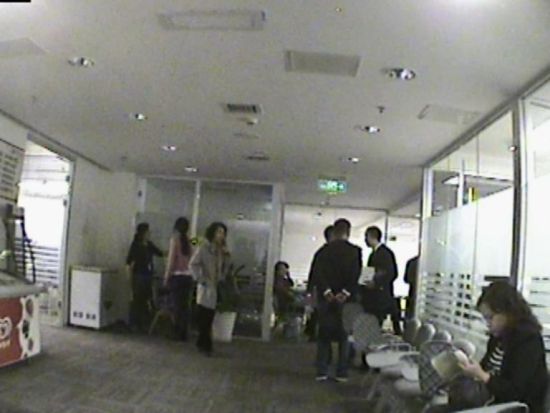 排队等待洽谈的供应商