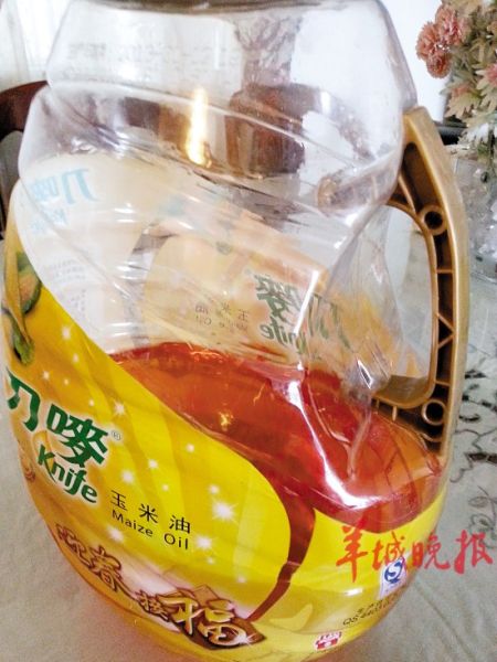 周女士家变红的玉米油