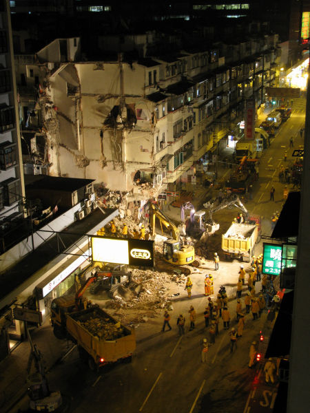  2010年1月红勘马头围道旧楼倒塌，敲响住宅维修的警钟。