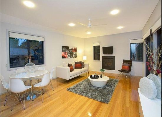 吉拉德房子的餐厅。