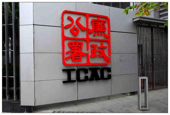 尽管香港公务员养老金待遇水平比一般私人部门高，但是其受到的约束也比私人部门多，体现了权利和义务相对等的原则，因此运行比较顺利，社会反对声音较小。