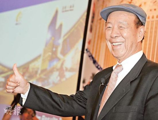 《彭博》亿万富翁指数昨早更新，银河娱乐主席吕志和以296亿美元身家，超越长和系主席李嘉诚295亿美元，首次成为亚洲首富。（资料图片来源：明报）