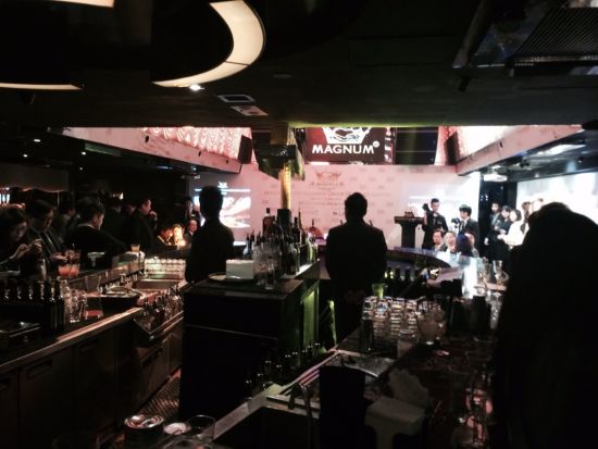 Magnum在自己的夜店里举办面向投资者进行推介的见面会（现场照片）。