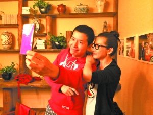 戴军和李冰冰。