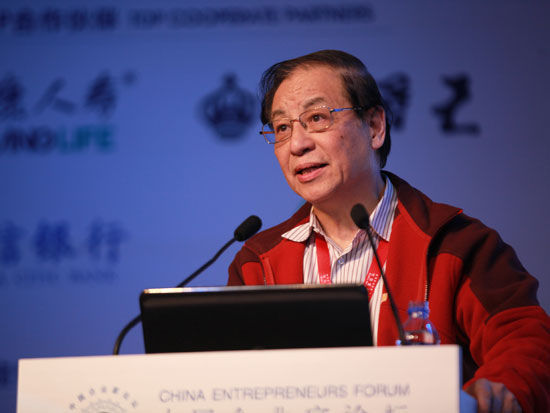 中国企业家论坛名誉主席刘明康（新浪财经 梁斌摄）