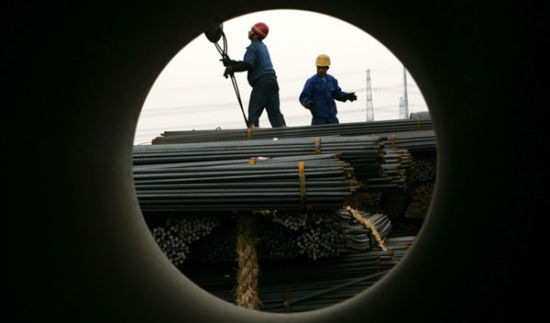 　　资金链断裂让上海钢贸业遭受灭顶之灾，2013年上半年，仅在上海各级法院开庭审理的针对钢贸商的金融借款纠纷就超过600起