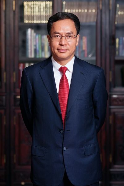　　福布斯新贵李河君，全球最大的薄膜太阳能电池板和设备生产商—汉能控股集团(“汉能控股”)的掌舵人。图片来源：网络