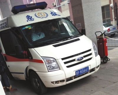 黑急救车的外观和普通急救车几无差别。