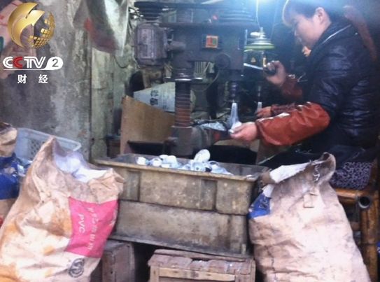 水龙头小作坊。央视截图
