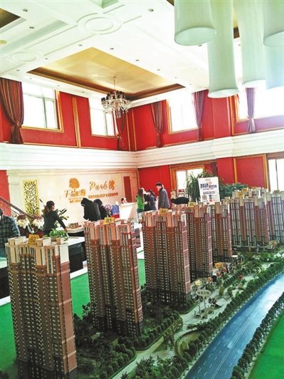 来保定看房的客户有不少来自北京、内蒙古等河北以外的省市摄影/本报记者蔺丽爽