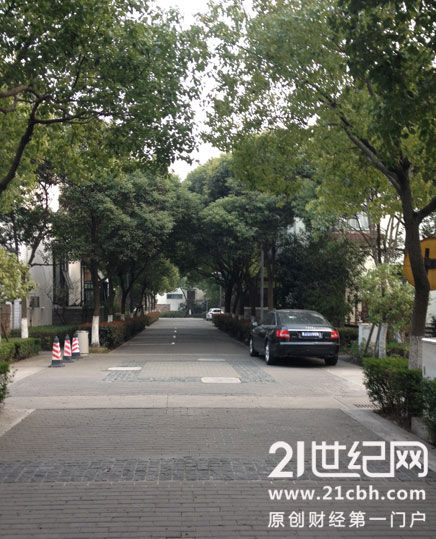 (万科·蓝山小城小区内部景观/21世纪网)