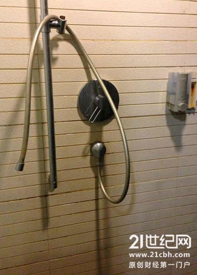 (淋浴器水管断裂/21世纪网)