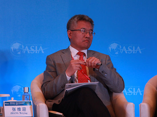 　　“博鳌亚洲论坛2014年会”于4月8日-11日在海南博鳌举行。上图为北京大学光华管理学院教授张维迎在《经济学家“六问”：创新与企业家精神》上做主题发言。(图片来源：新浪财经 刘海伟 摄)