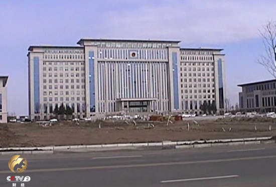 被当地村民称为豪华楼的海伦市政府办公大楼