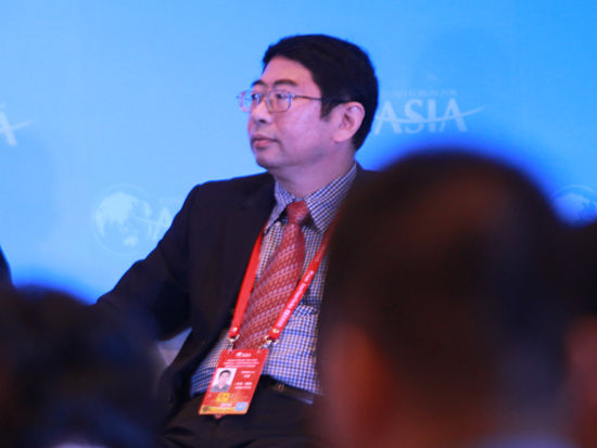 　　“博鳌亚洲论坛2014年会”于4月8日-11日在海南博鳌举行。上图为海南省副省长王路在《人的城镇化》分论坛上发言。(图片来源  ：新浪财经 梁斌 摄)