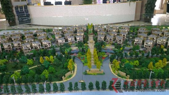上图为瞿上别院一期沙盘，上面布满了独栋别墅