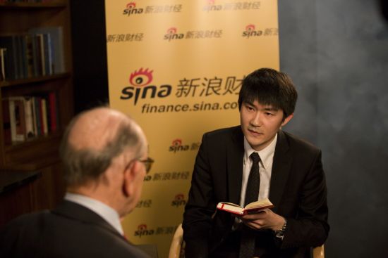 过于专注采访，结果忘了要格林斯潘的签名。