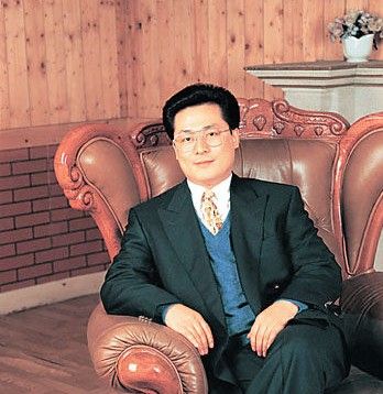 　　袁宝璟，辽宁辽阳籍亿万富翁、北京建昊集团董事长。袁宝璟因受到恐吓、敲诈，遂雇凶杀死昔日朋友——原辽阳刑警汪兴。2006年3月17日上午，袁宝璟在辽阳市被采取注射方法执行了死刑。