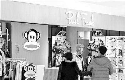 在国内“大嘴猴”专卖店买一件的价格在美国能买两三件供图/CFP