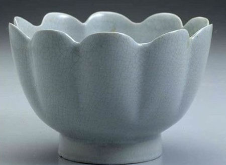 北宋汝窑莲花碗