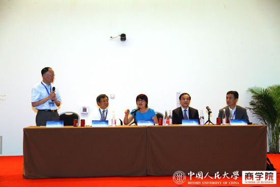 左起：樊景立教授、郑伯埙教授、李垣教授、陈晓萍教授、毛基业教授