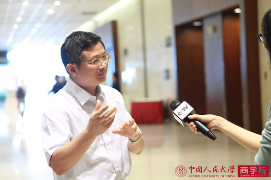 人大商学院章凯教授接受CCTV-NEWS频道采访