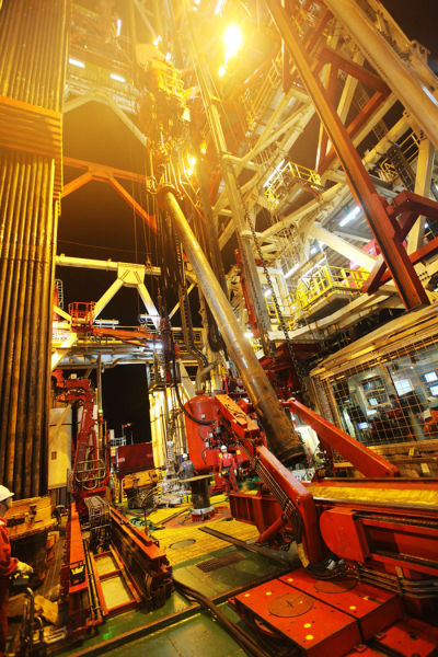 981钻井的重要设备游动滑车和顶驱