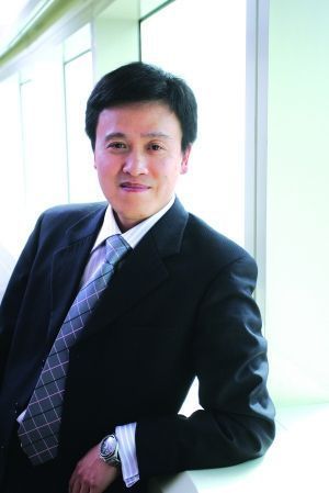 　　林彤彤“老鼠仓”一案今日9点半在上海市一中院开庭。他涉嫌利用未公开信息交易罪，累计交易金额2.5亿余元，4年非法获利仅185万余元。