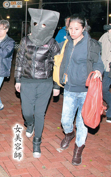 1名香港女子被带回住处调查